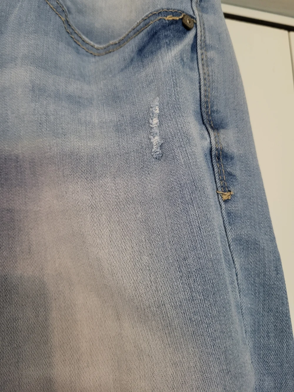 Democracy Flex-ellent Light Blue Cropped Jeans with Multicolor Scalloped Hem - Picture 10 of 14